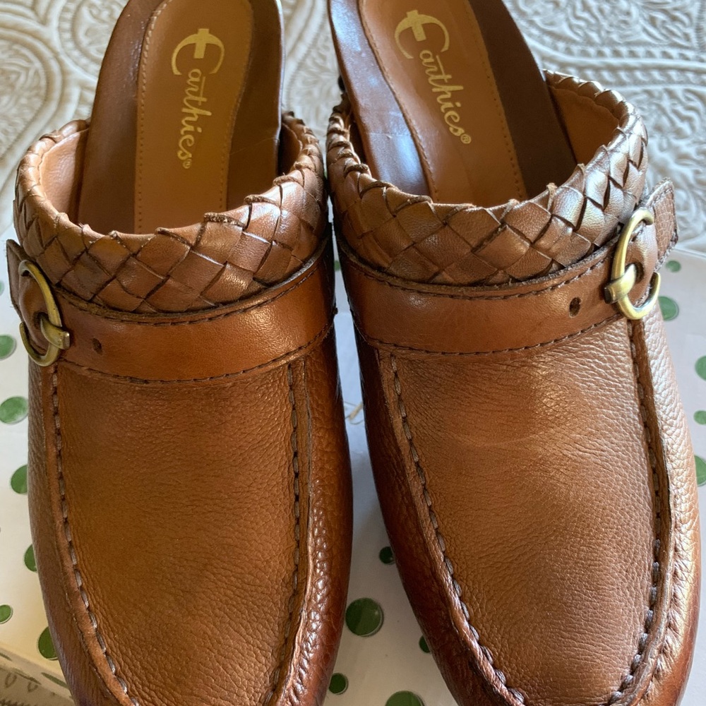 Earthies clogs